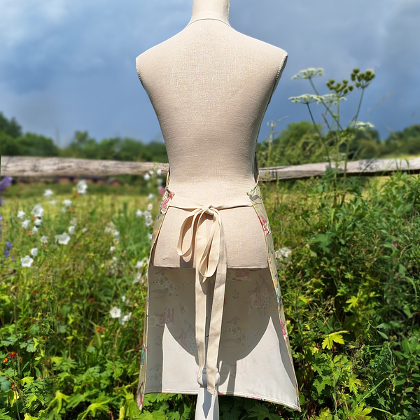 The rear view of a Bloomin' Hounds apron by Rollerdog, showing the waist ties