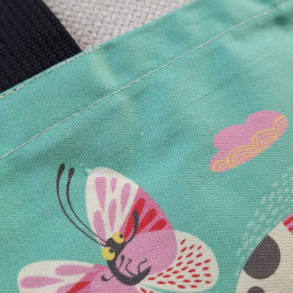 Close up of the flaw in the fabric on the outside of the bag
