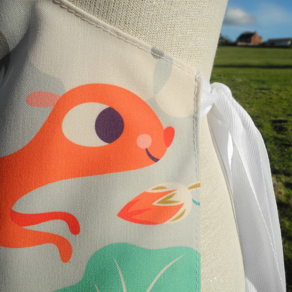 Detail of Willow and Hare apron by Rollerdog