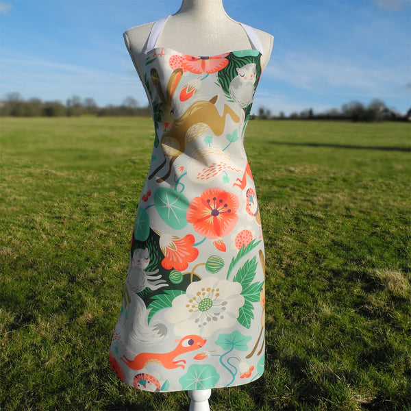 Front view of Willow and Hare apron by Rollerdog